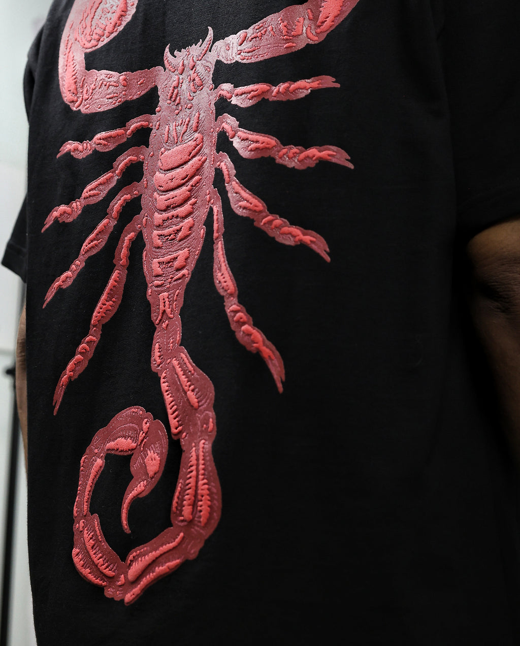 Oversized Scorpion Puff Black Tee